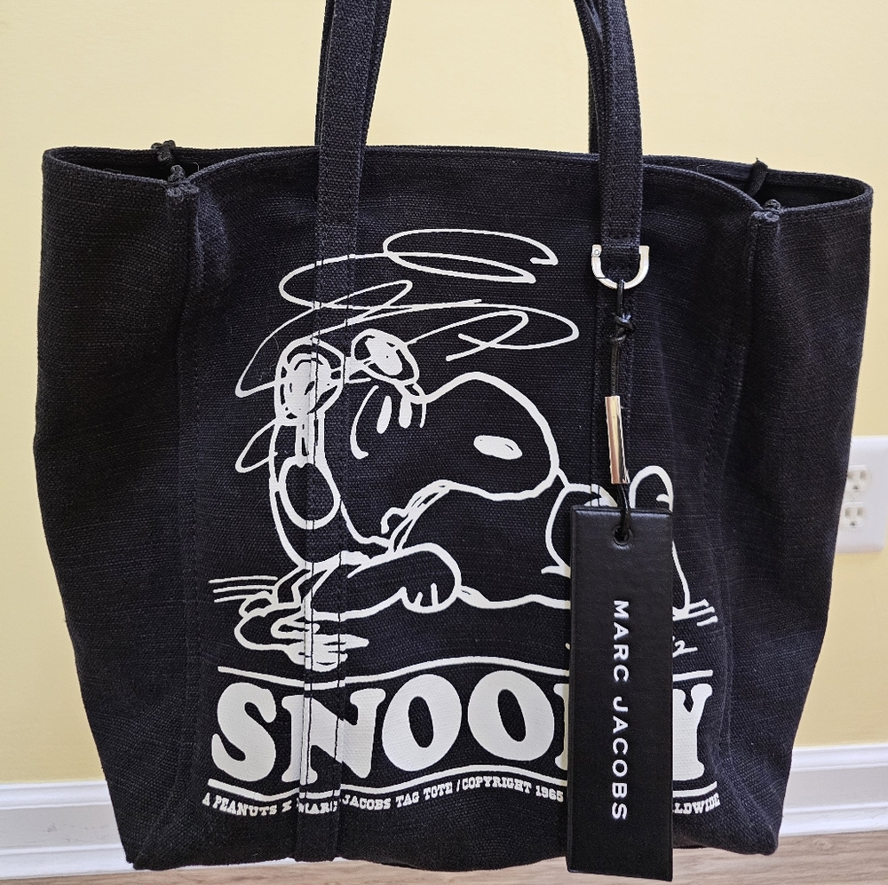 💕🎉HOST PICK🎉💕MARC JACOBS × PEANUTS Snoopy Black Canvas Tote